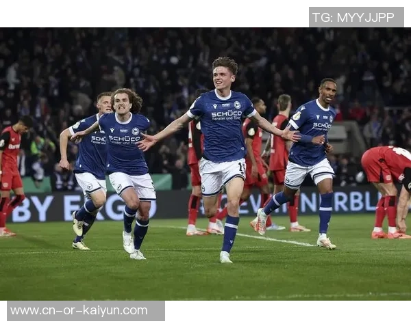 波鸿主场迎战比勒费尔德争夺关键三分的激烈对决 波鸿主场迎战比勒费尔德争夺关键三分的激烈对决